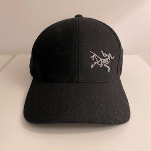 Arc’teryx Wool Ball Cap, Six Panel, Black, S/M, Self-Adjust Fit. NWOT